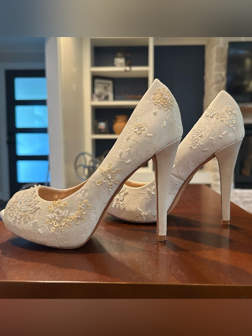 Badgley Mischka Ivory Beaded Lace Peep Toe Bridal Heels Size 6